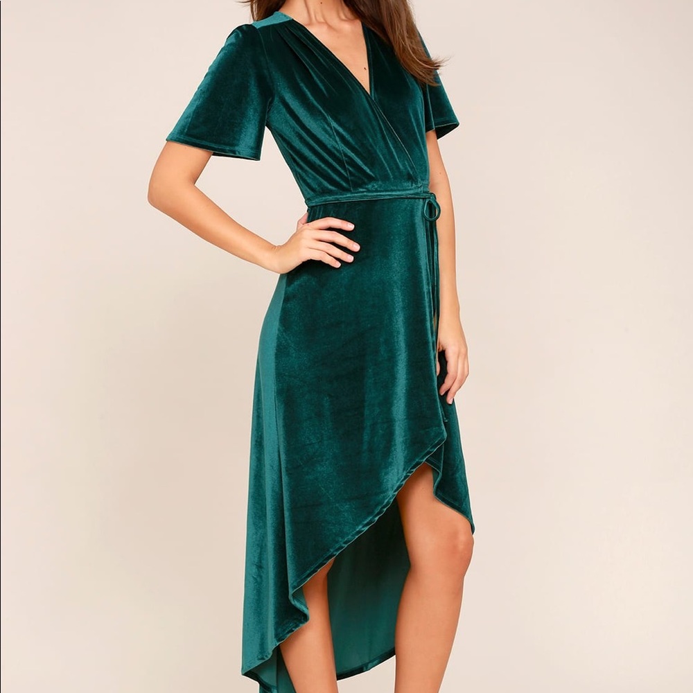 Lulu’s Amour Velvet Wrap Dress in Teal